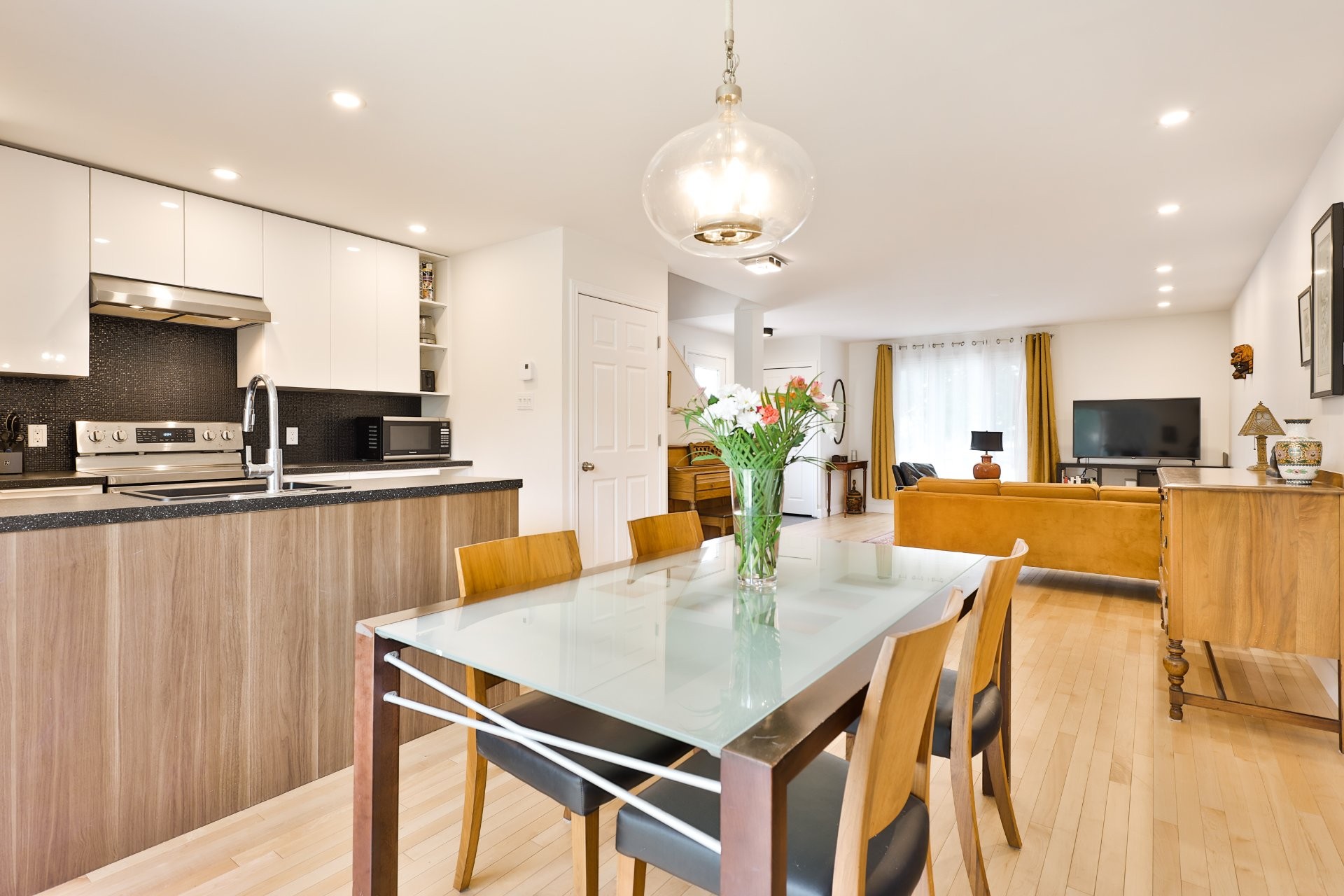 









1323


Boul. Jolibourg

,
Laval (Sainte-Dorothée),




QC
H7Y1W8

