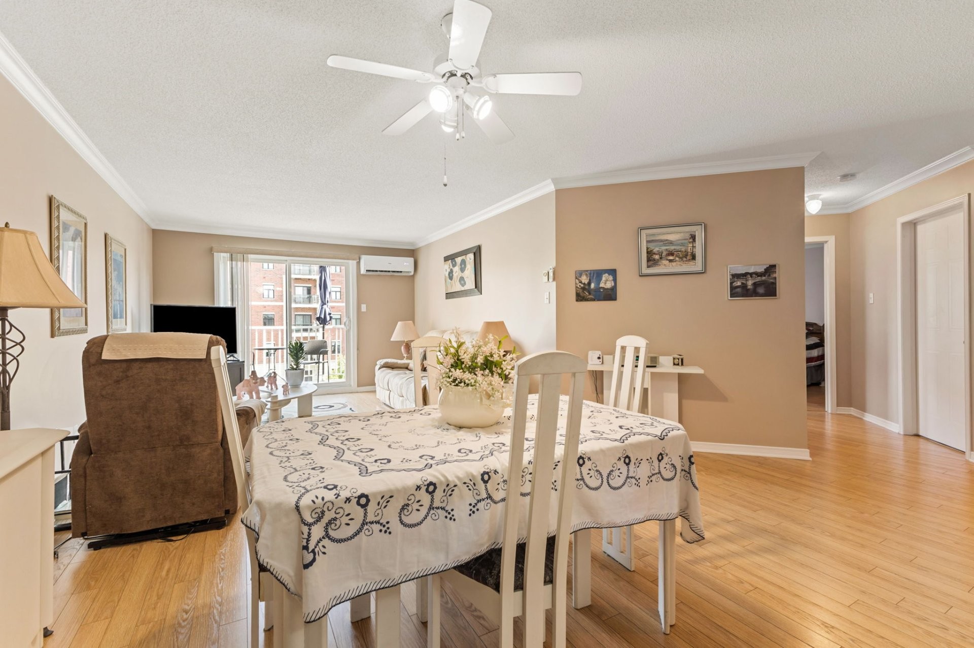 









240


Boul. de l'Hôpital

, 46,
Gatineau (Gatineau),




QC
J8T8J6

