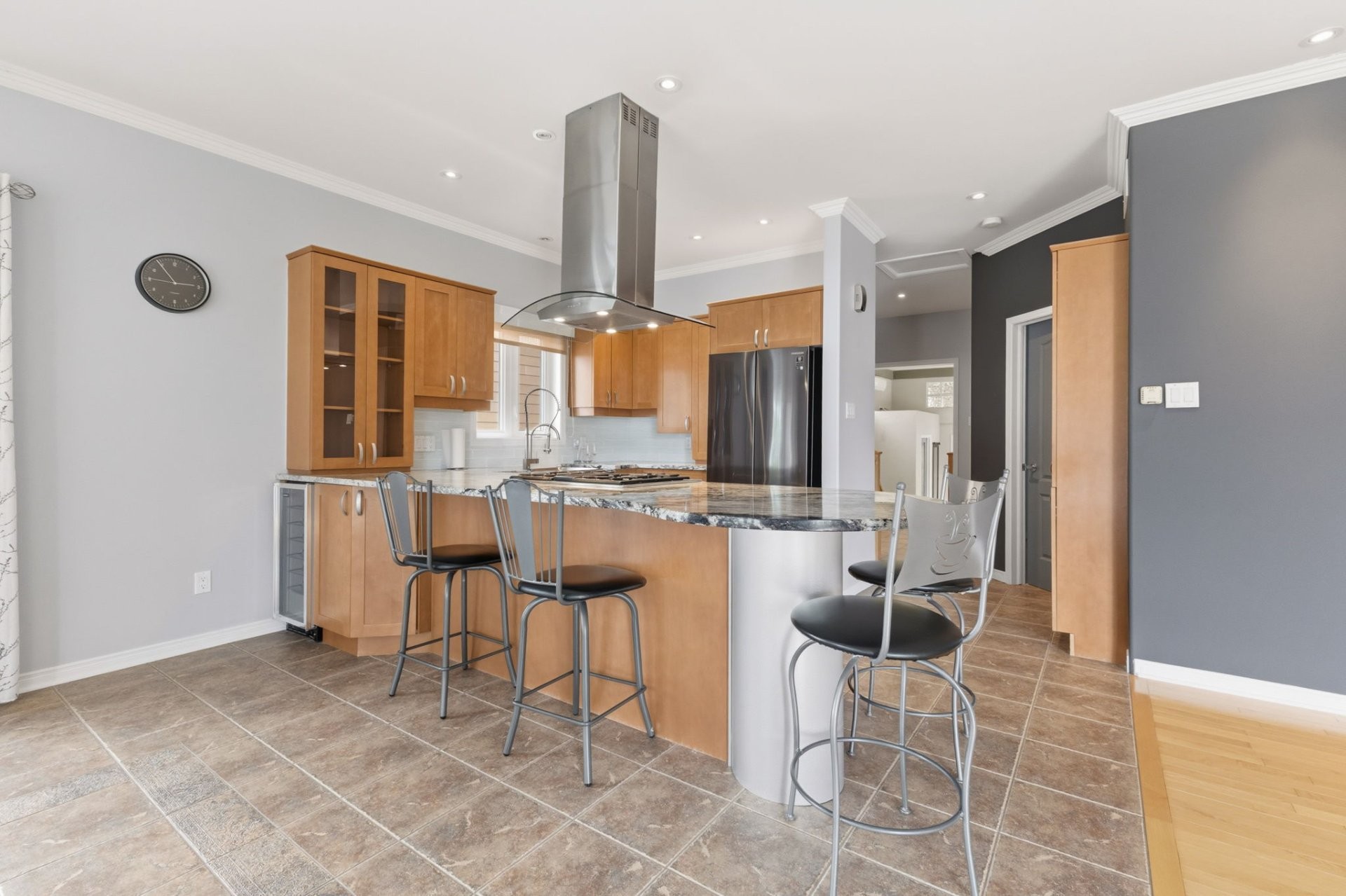 









295


Ch. du Fer-à-Cheval

,
Gatineau (Masson-Angers),




QC
J8M1L8

