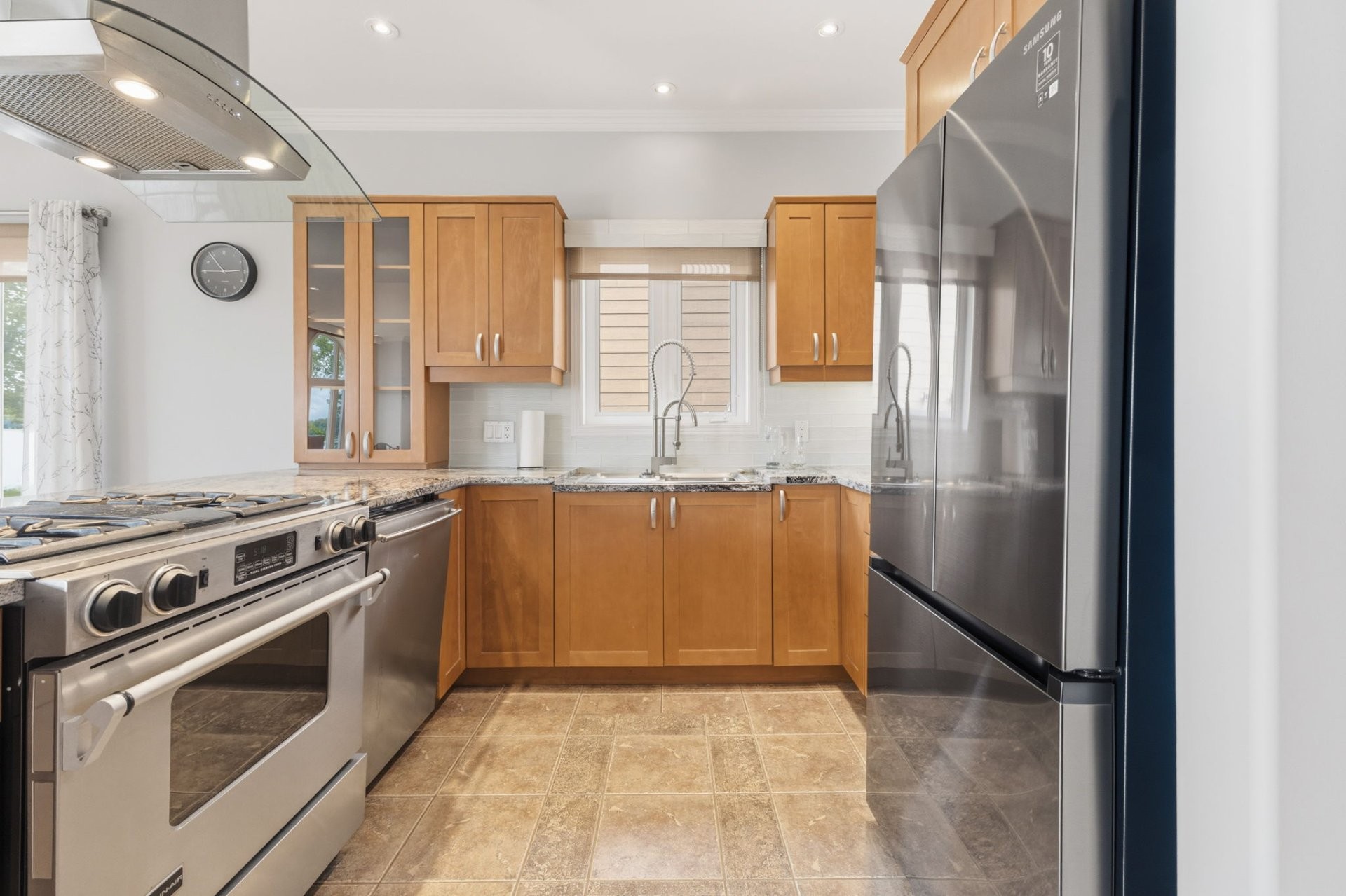 









295


Ch. du Fer-à-Cheval

,
Gatineau (Masson-Angers),




QC
J8M1L8

