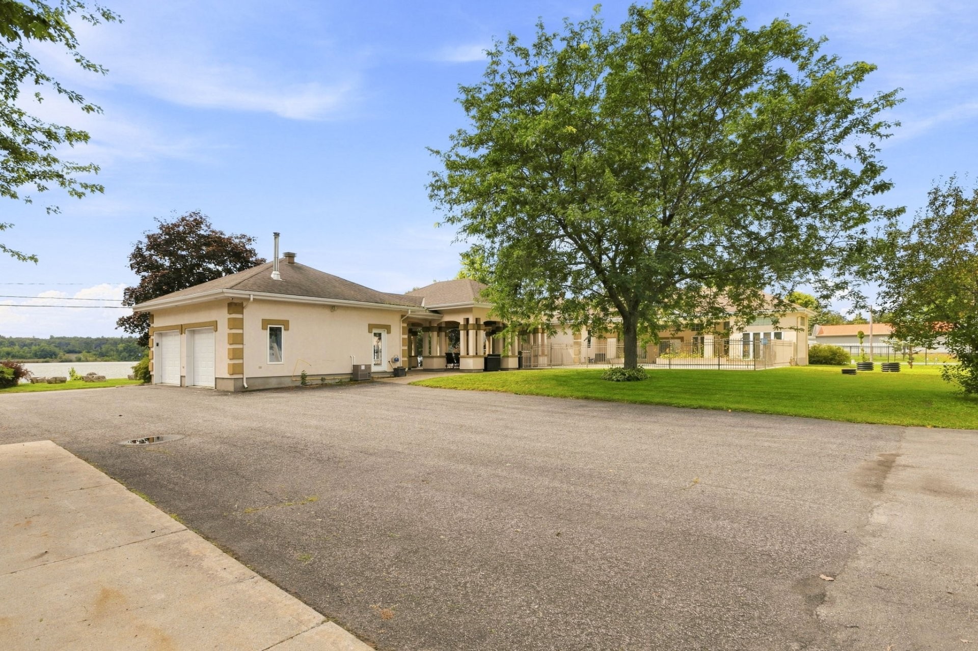 









295


Ch. du Fer-à-Cheval

,
Gatineau (Masson-Angers),




QC
J8M1L8

