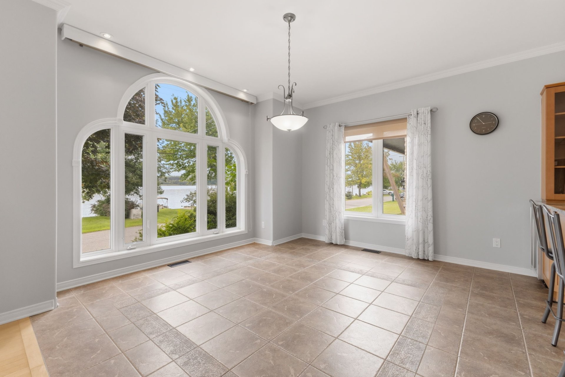 









295


Ch. du Fer-à-Cheval

,
Gatineau (Masson-Angers),




QC
J8M1L8


