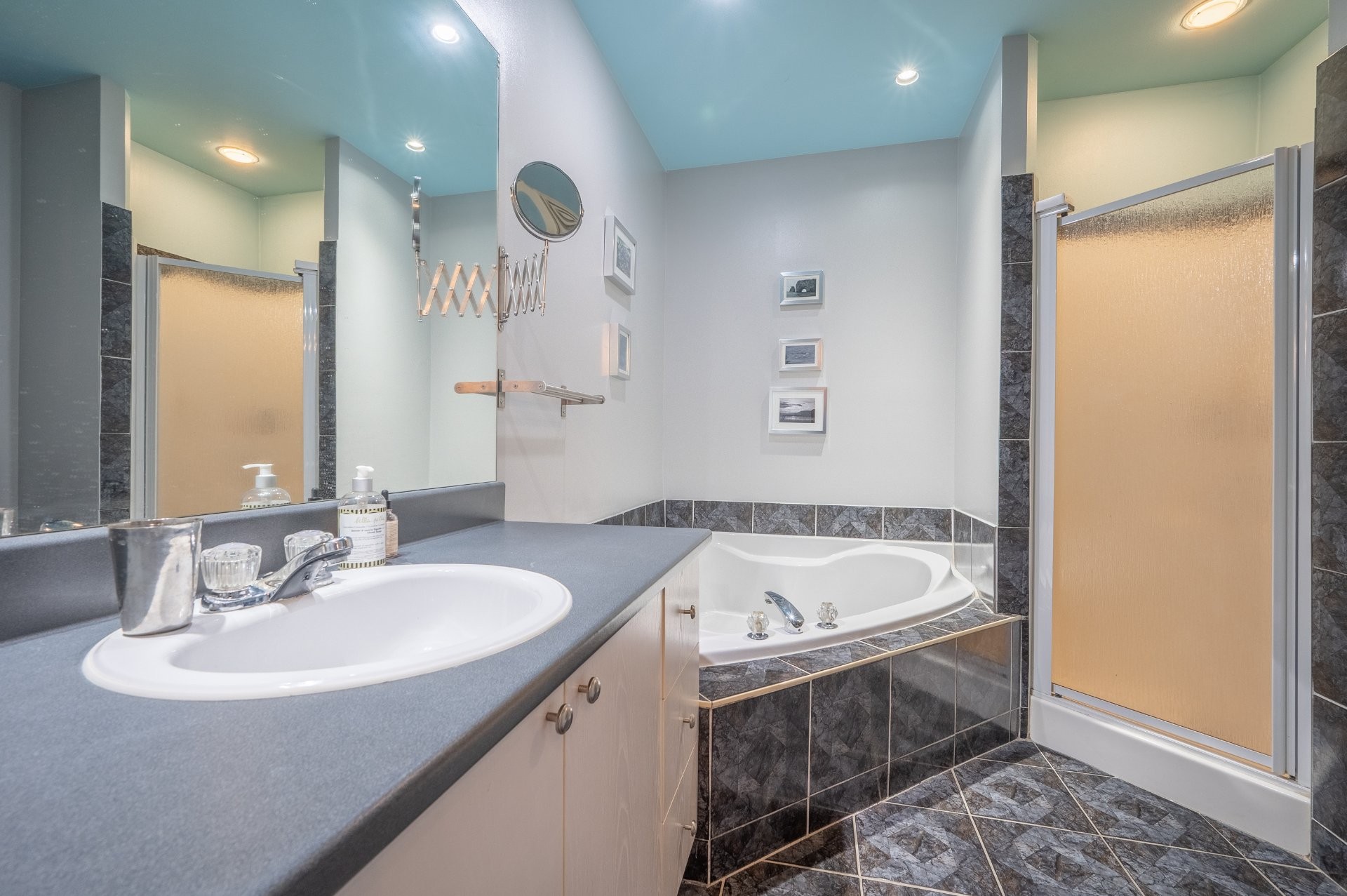 









16021


Rue Victoria

,
Montréal (Rivière-des-Prairies/Pointe-aux-Trembles),




QC
H1A5P7


