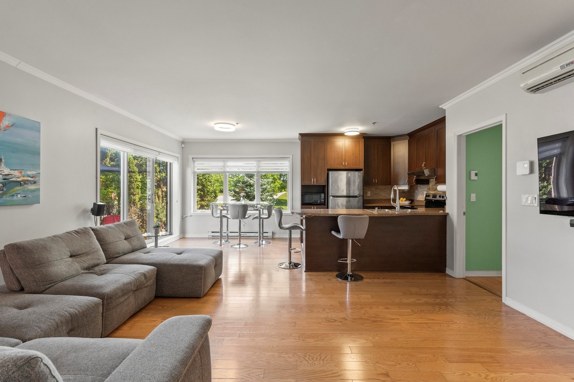 









153


Av. Winthrop

, 102,
Pointe-Claire,




QC
H9R3W8

