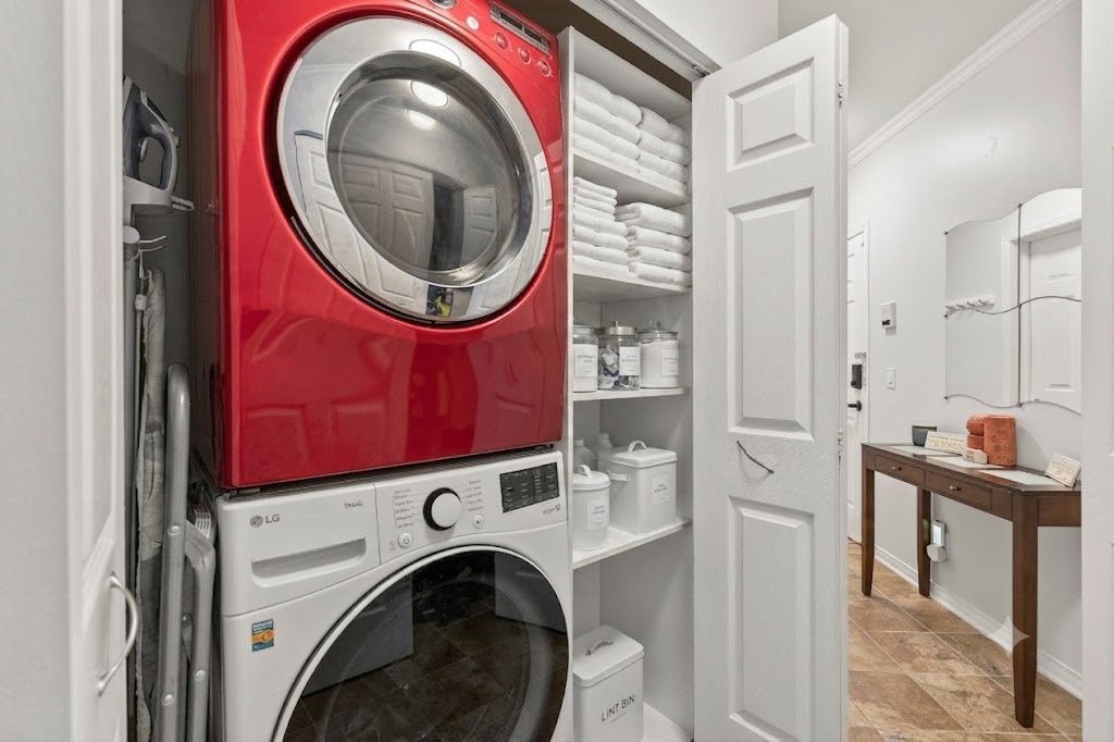









153


Av. Winthrop

, 102,
Pointe-Claire,




QC
H9R3W8

