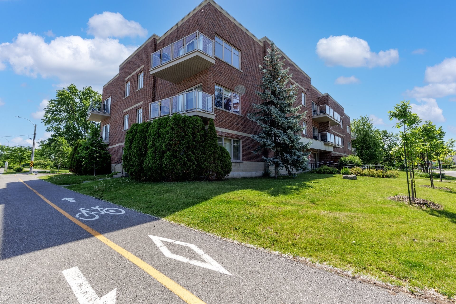 









153


Av. Winthrop

, 102,
Pointe-Claire,




QC
H9R3W8

