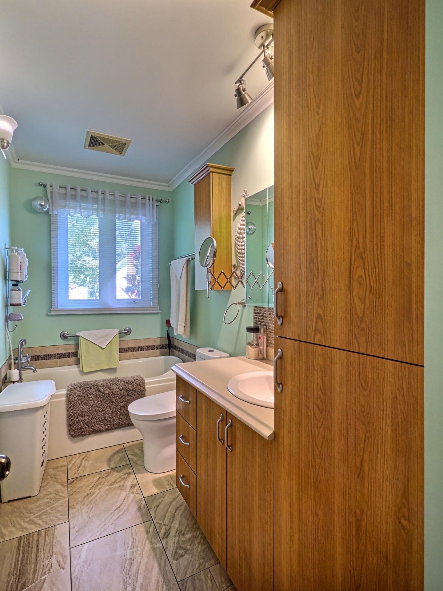 









6005


Rue Lacoursière

,
Trois-Rivières,




QC
G8Y4T6

