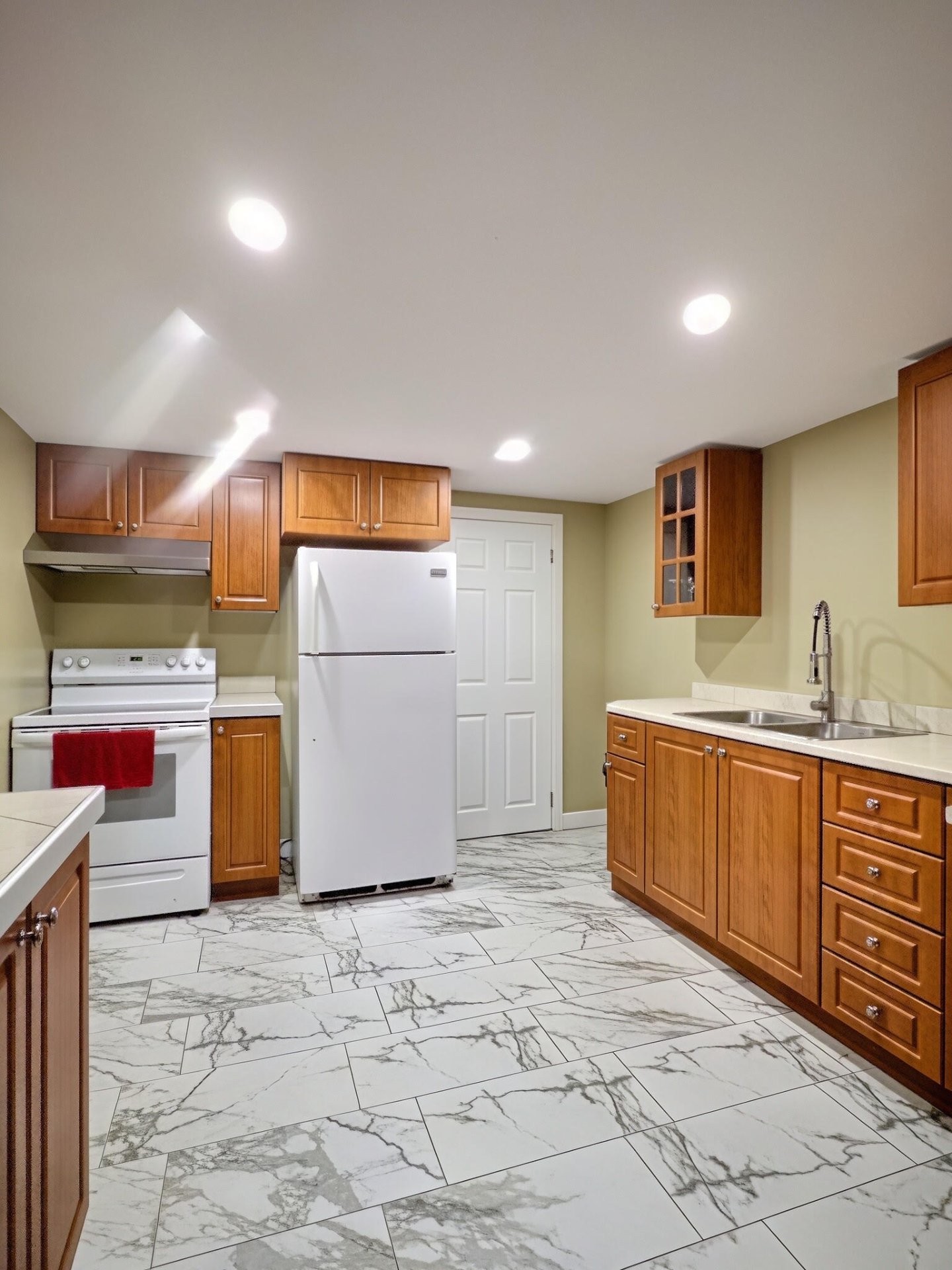 









6005


Rue Lacoursière

,
Trois-Rivières,




QC
G8Y4T6

