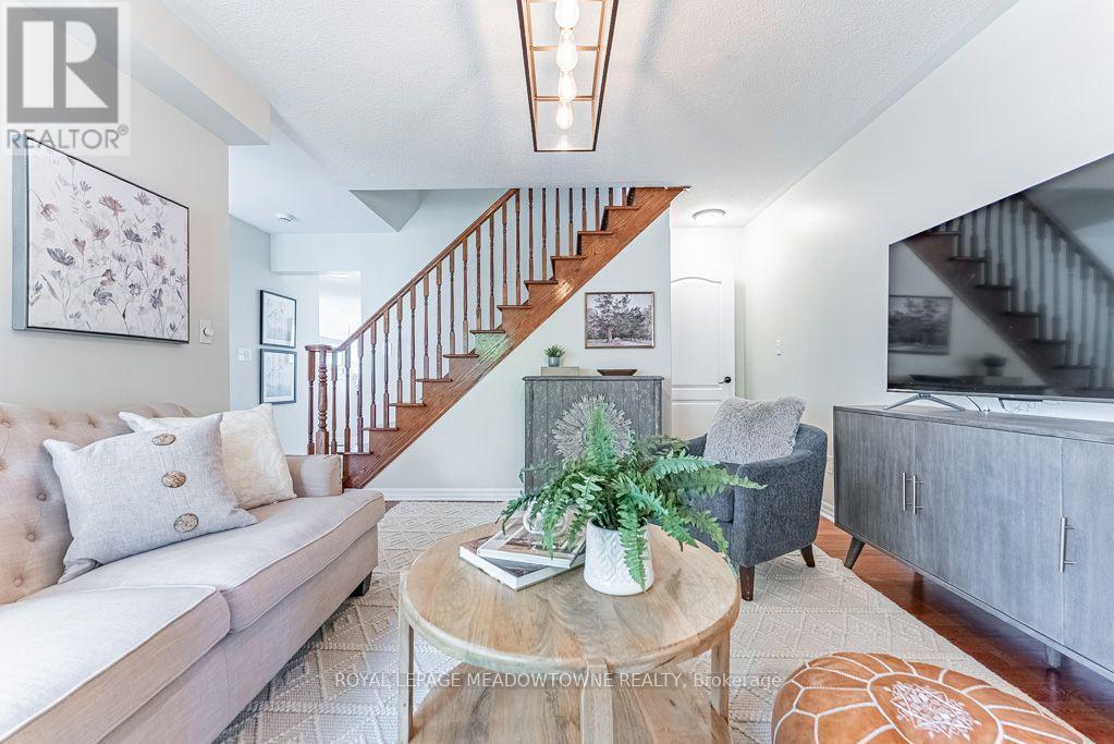 












1116 BARCLAY CIRCLE

,
Milton,




Ontario
L9T5W4

