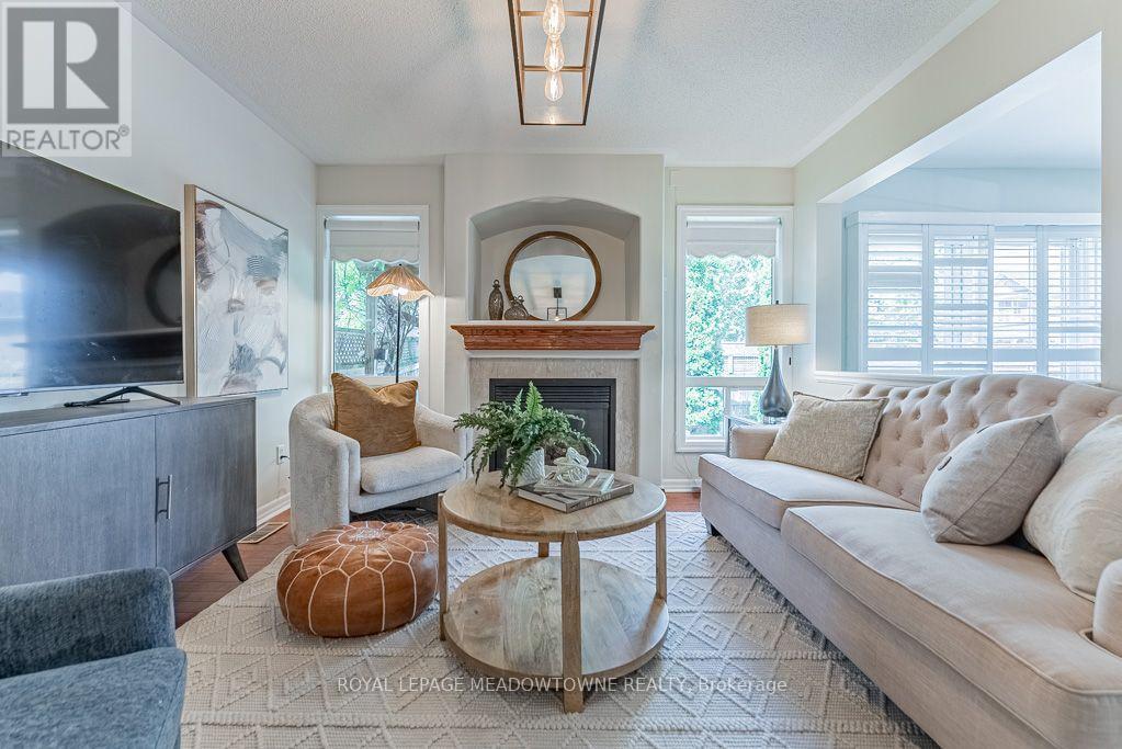 












1116 BARCLAY CIRCLE

,
Milton,




Ontario
L9T5W4

