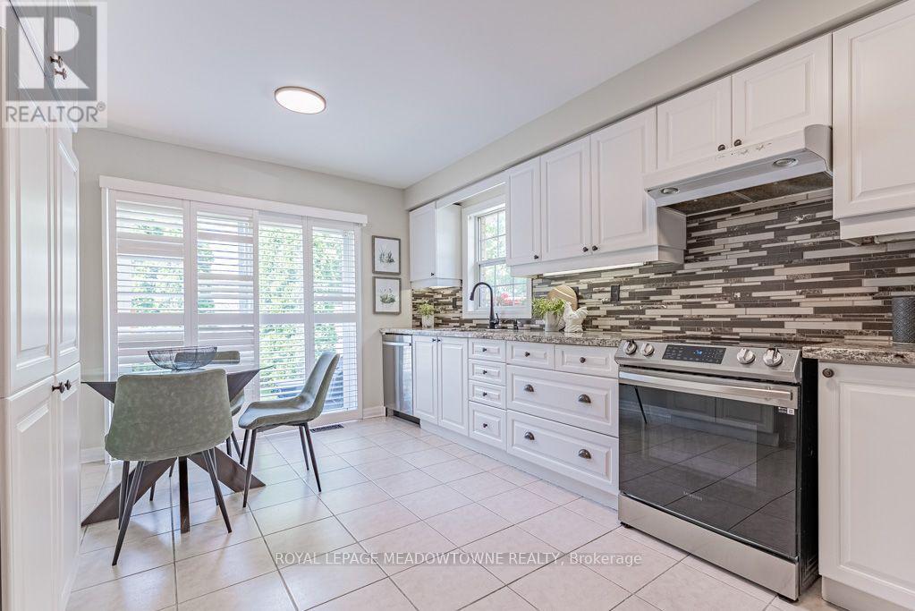 












1116 BARCLAY CIRCLE

,
Milton,




Ontario
L9T5W4

