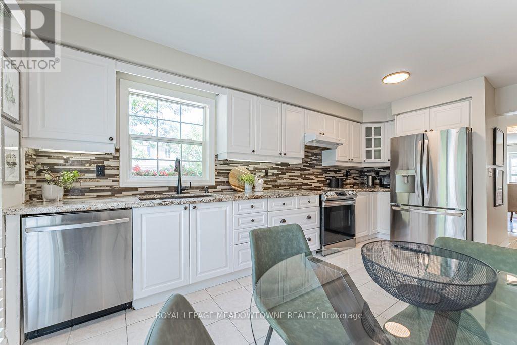 












1116 BARCLAY CIRCLE

,
Milton,




Ontario
L9T5W4

