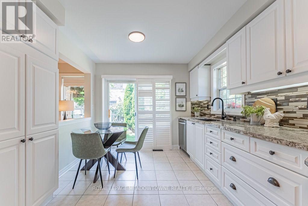 












1116 BARCLAY CIRCLE

,
Milton,




Ontario
L9T5W4

