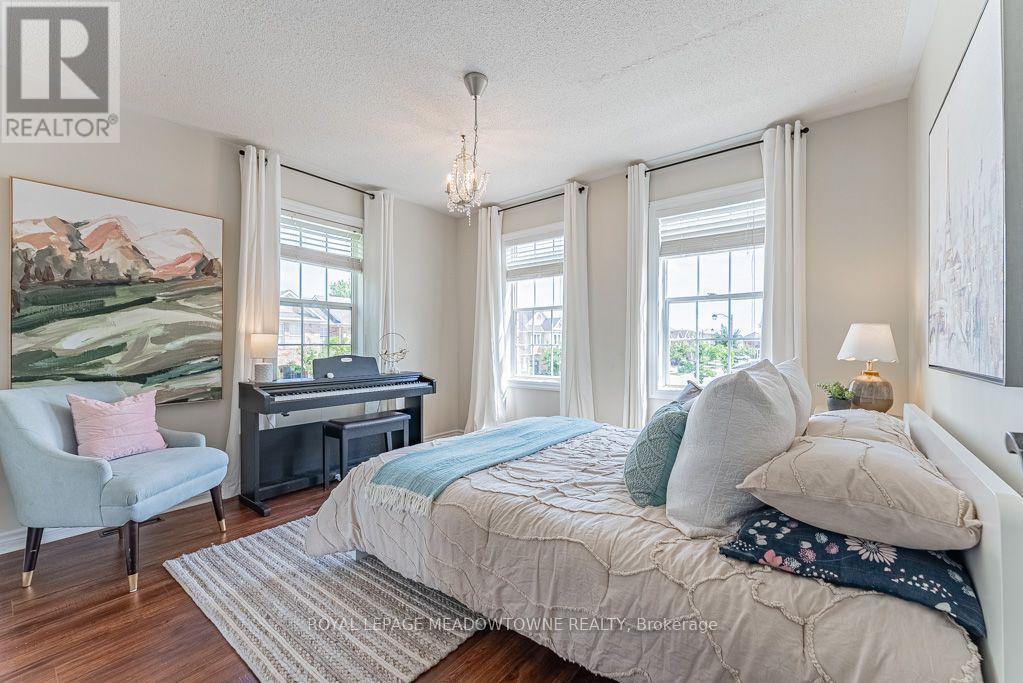












1116 BARCLAY CIRCLE

,
Milton,




Ontario
L9T5W4

