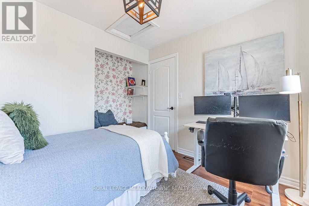 












1116 BARCLAY CIRCLE

,
Milton,




Ontario
L9T5W4

