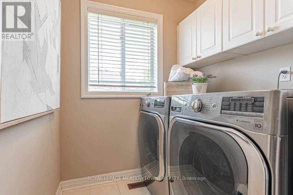












1116 BARCLAY CIRCLE

,
Milton,




Ontario
L9T5W4


