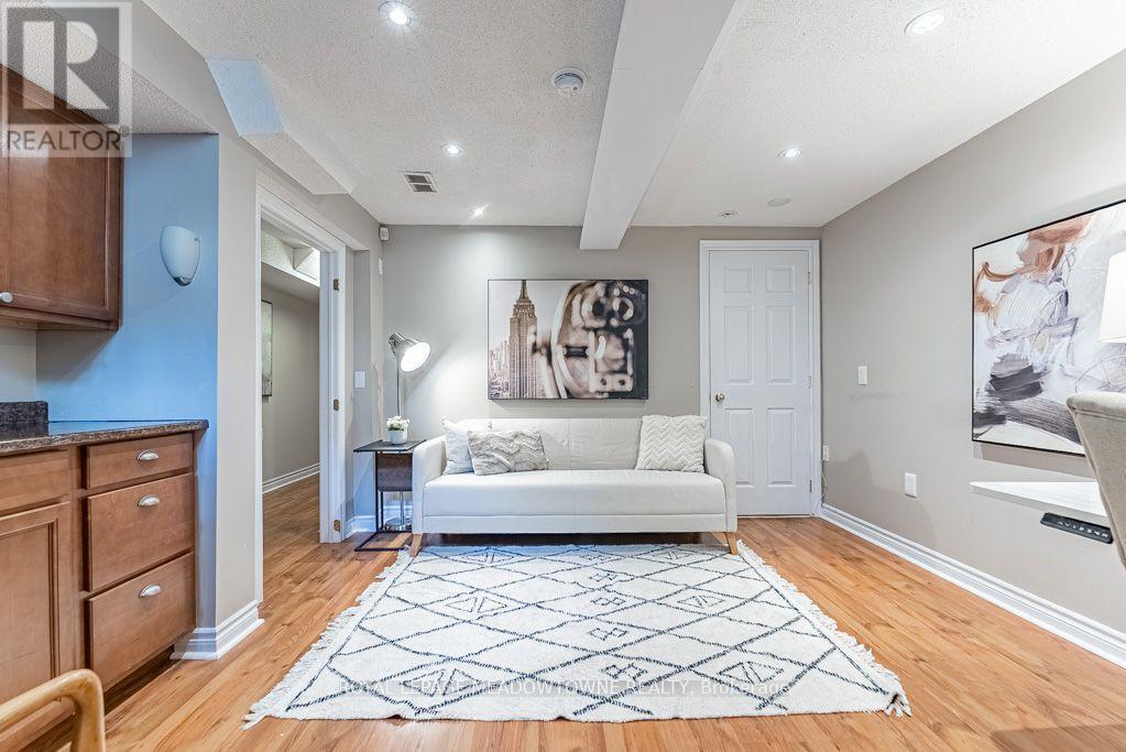 












1116 BARCLAY CIRCLE

,
Milton,




Ontario
L9T5W4

