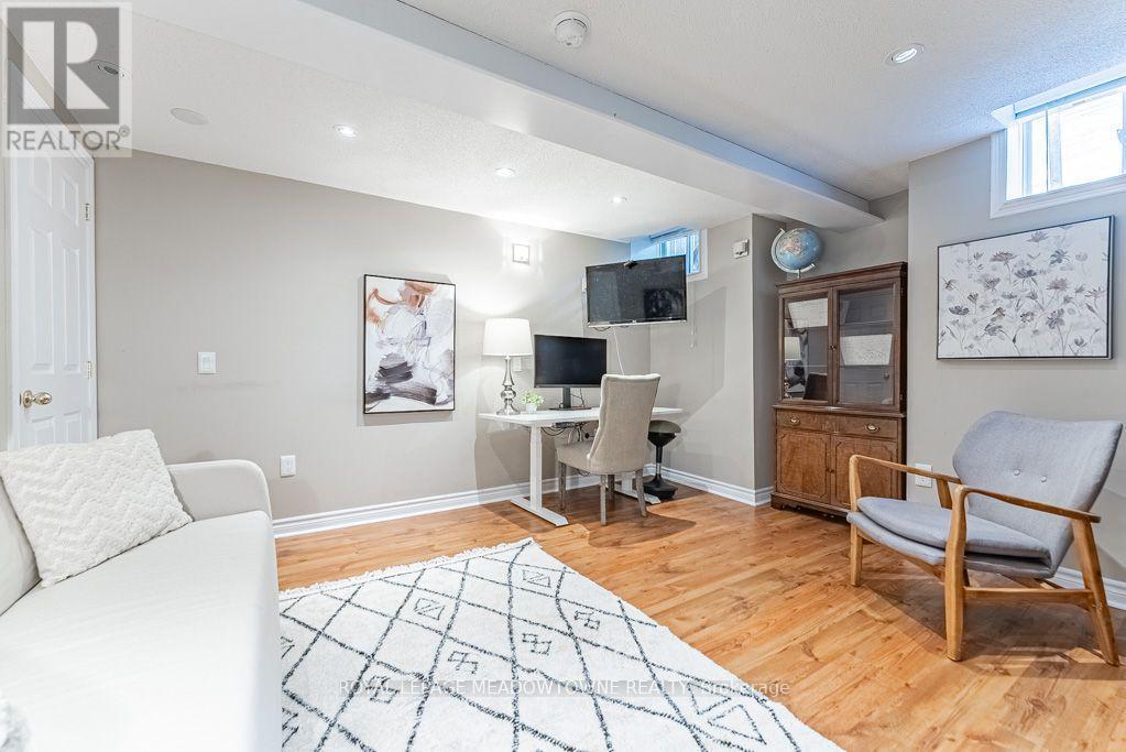 












1116 BARCLAY CIRCLE

,
Milton,




Ontario
L9T5W4

