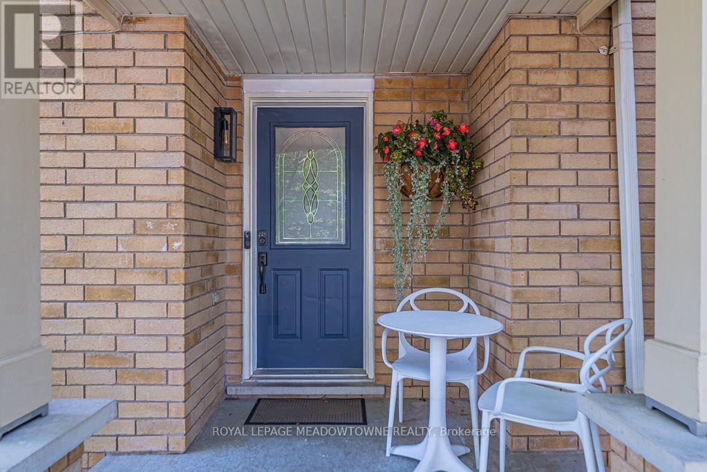 












1116 BARCLAY CIRCLE

,
Milton,




Ontario
L9T5W4

