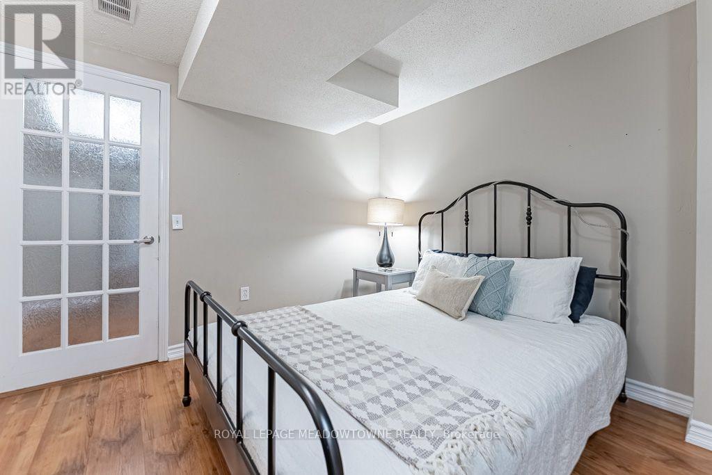 












1116 BARCLAY CIRCLE

,
Milton,




Ontario
L9T5W4

