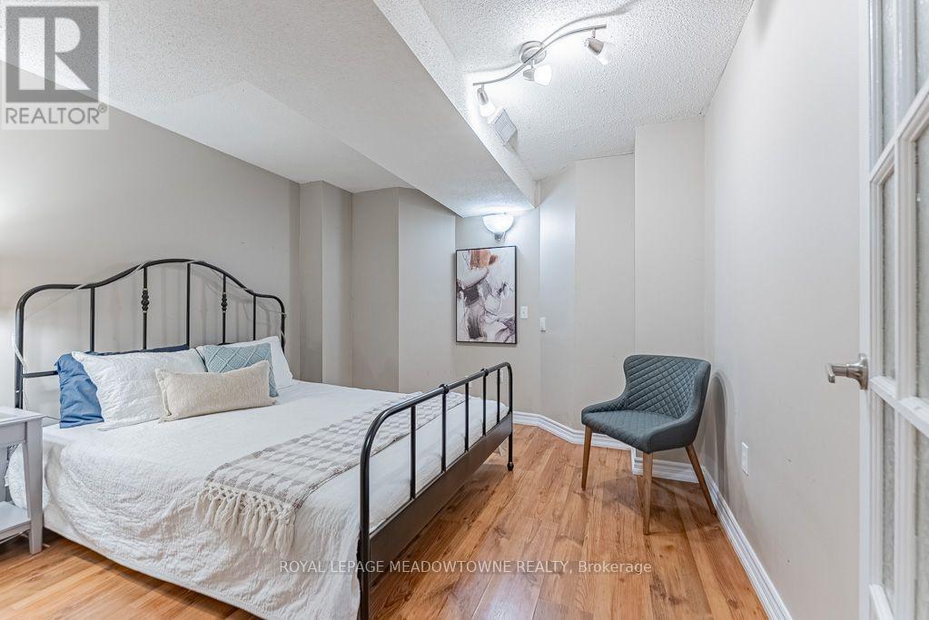 












1116 BARCLAY CIRCLE

,
Milton,




Ontario
L9T5W4


