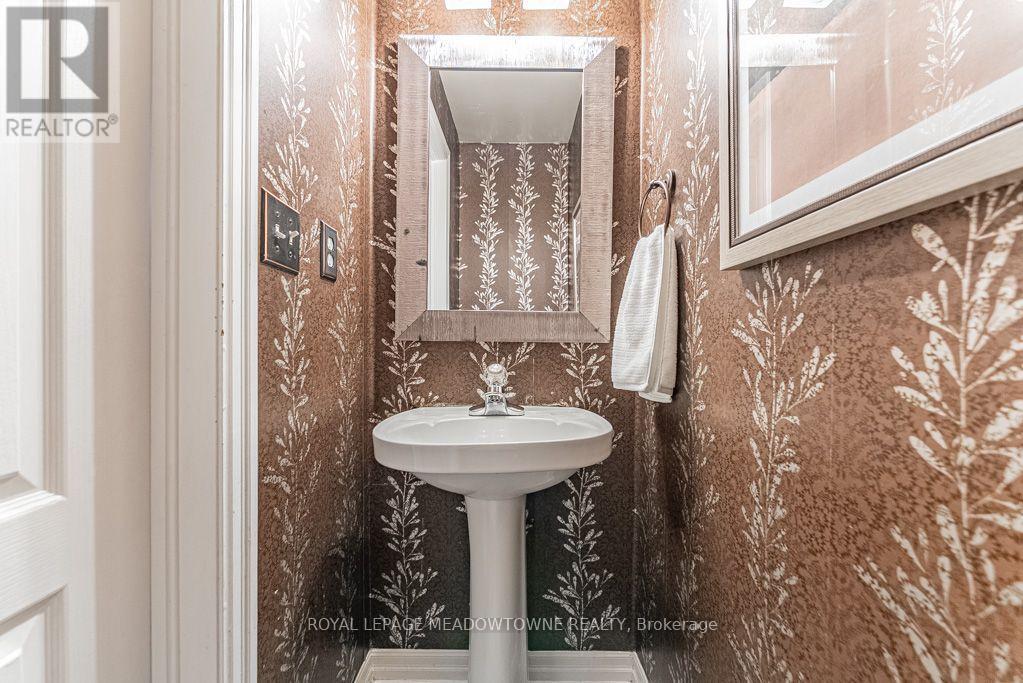 












1116 BARCLAY CIRCLE

,
Milton,




Ontario
L9T5W4

