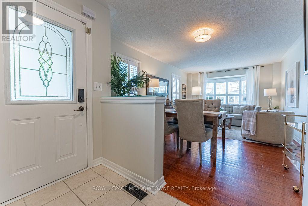 












1116 BARCLAY CIRCLE

,
Milton,




Ontario
L9T5W4

