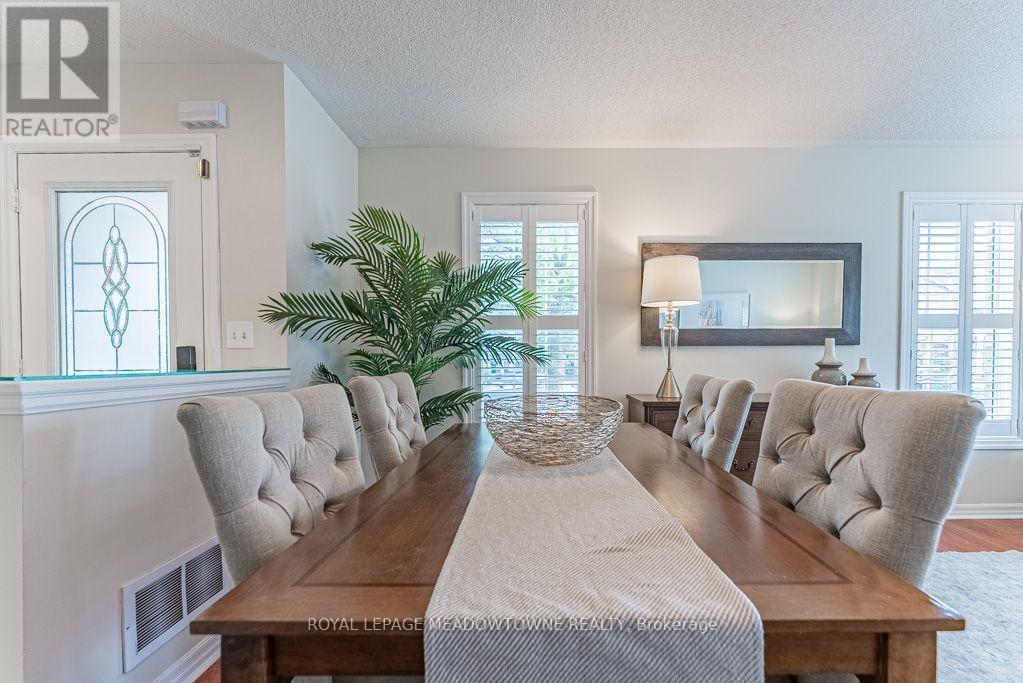 












1116 BARCLAY CIRCLE

,
Milton,




Ontario
L9T5W4

