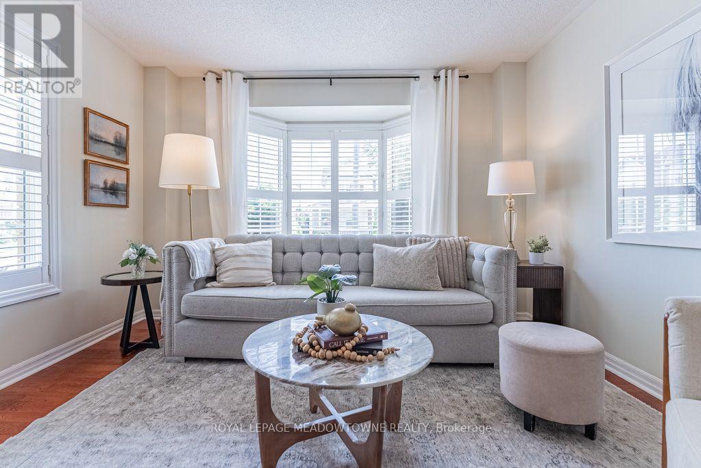 












1116 BARCLAY CIRCLE

,
Milton,




Ontario
L9T5W4

