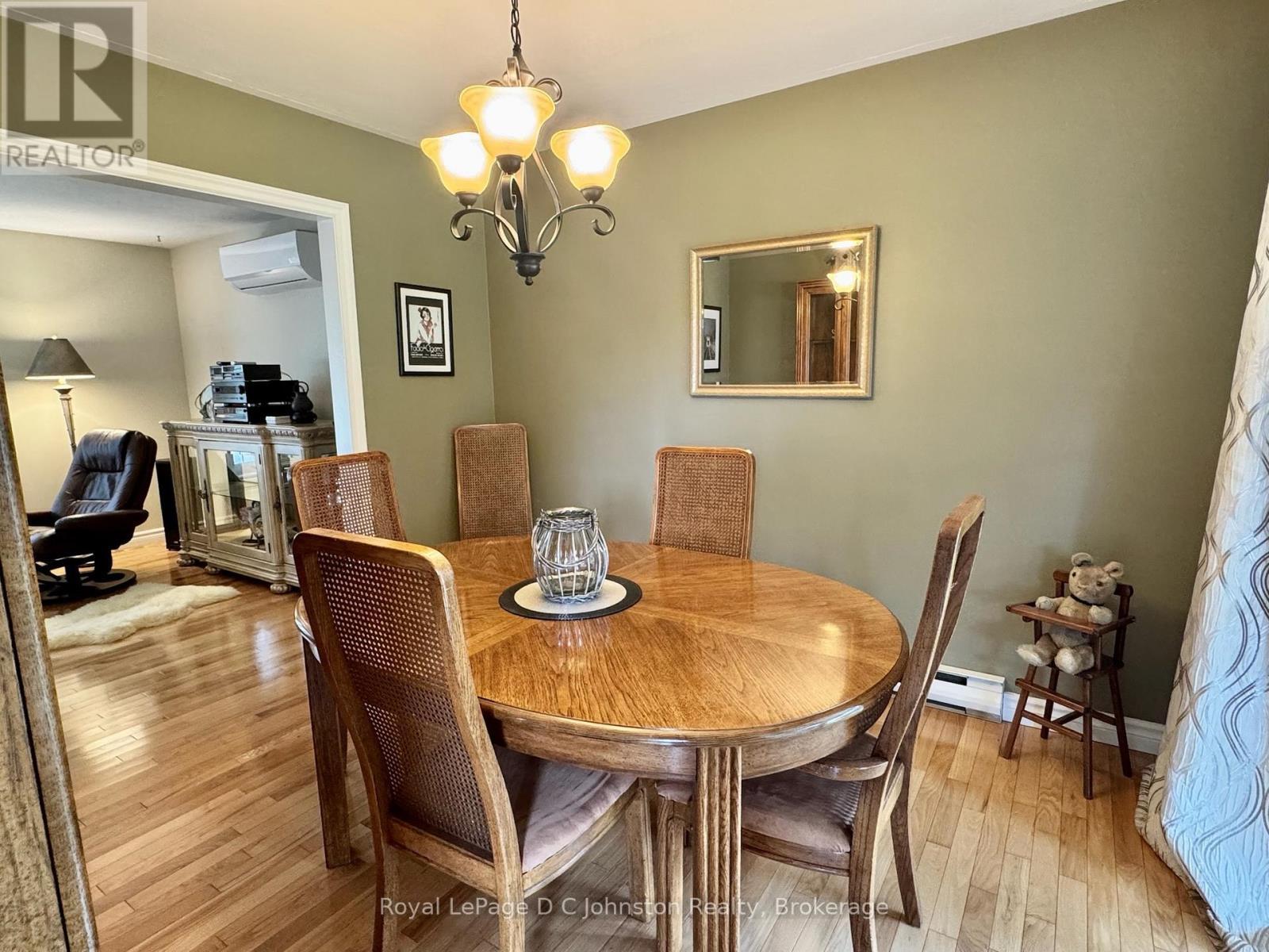 












929 WELLINGTON STREET

,
Saugeen Shores,




Ontario
N0H2C3

