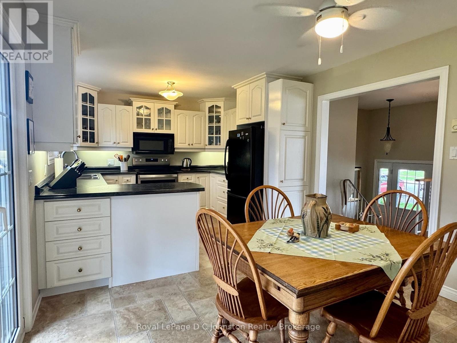 












929 WELLINGTON STREET

,
Saugeen Shores,




Ontario
N0H2C3

