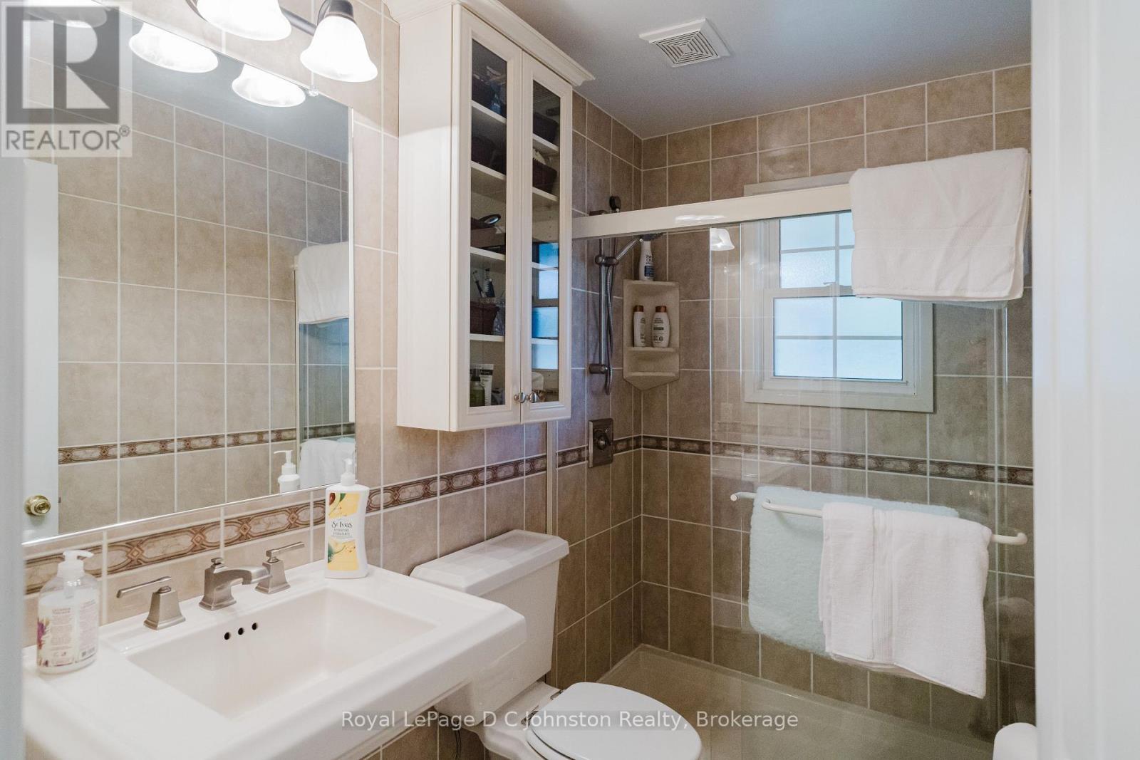 












929 WELLINGTON STREET

,
Saugeen Shores,




Ontario
N0H2C3

