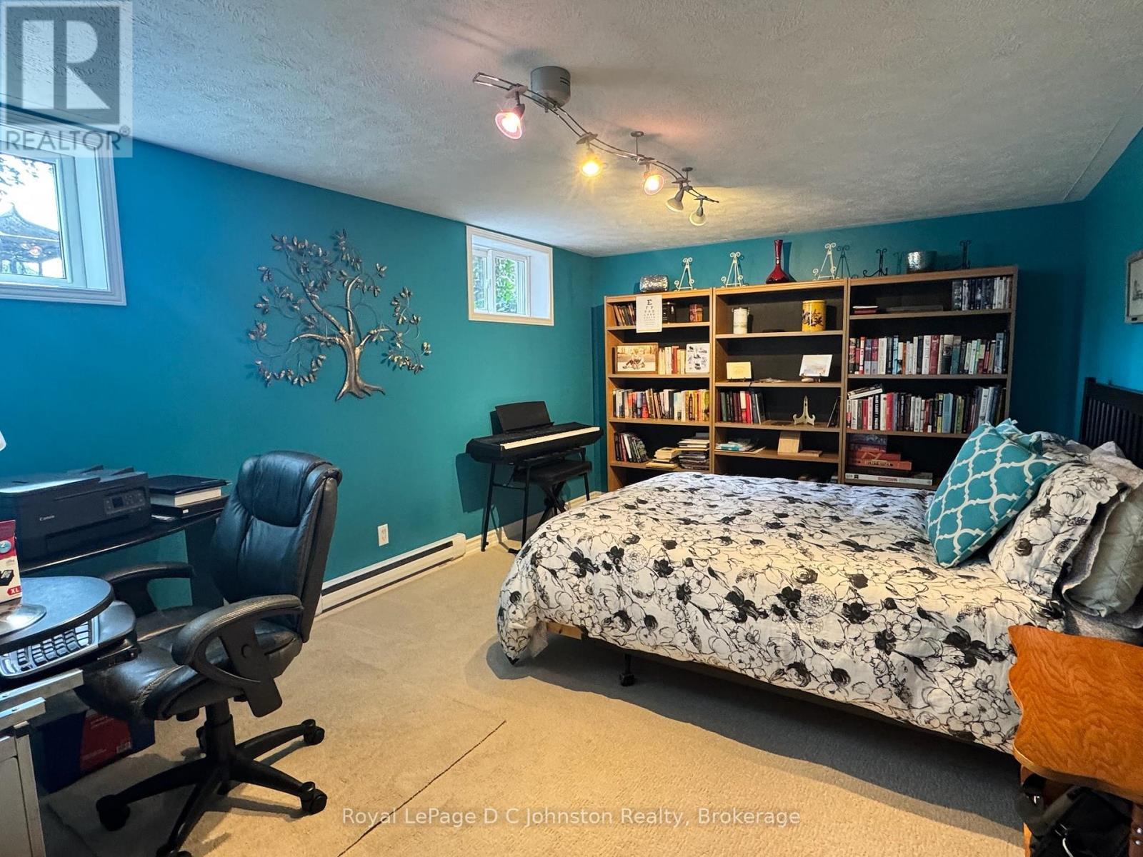 












929 WELLINGTON STREET

,
Saugeen Shores,




Ontario
N0H2C3

