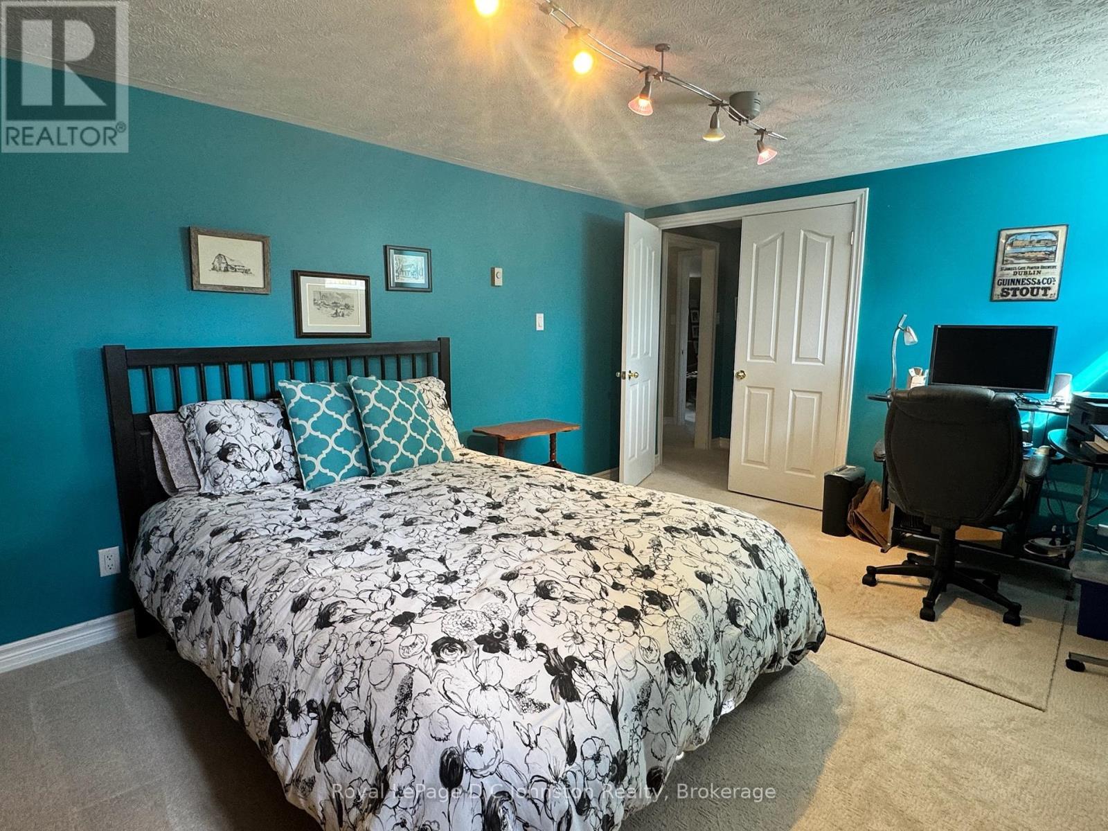












929 WELLINGTON STREET

,
Saugeen Shores,




Ontario
N0H2C3

