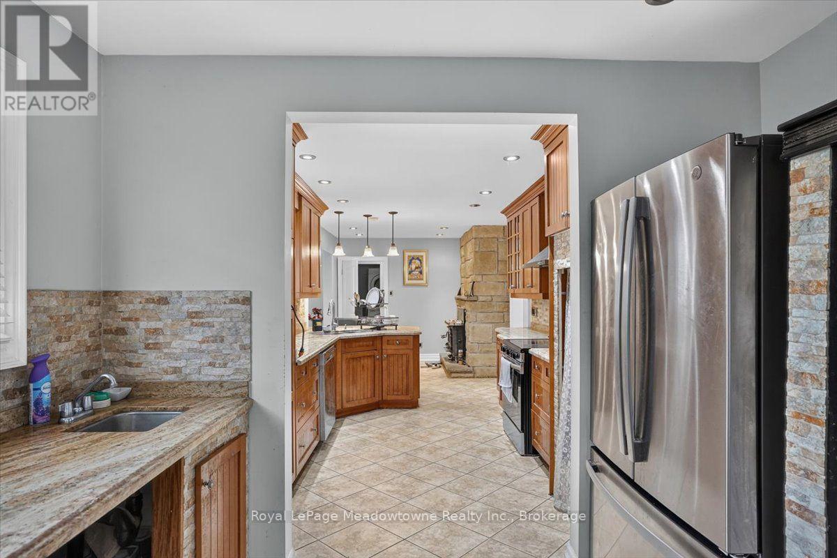 












8159 EIGHTH LINE

,
Halton Hills (Rural Halton Hills),




Ontario
L7G4S5

