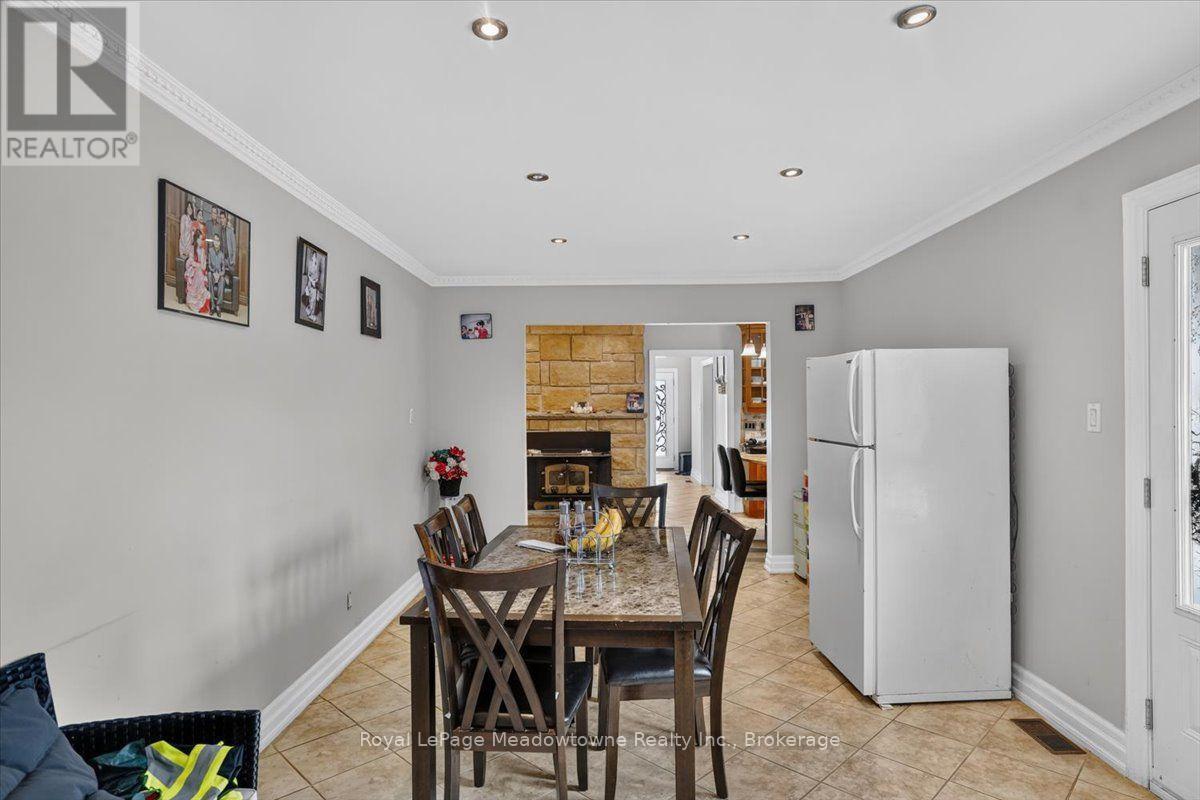 












8159 EIGHTH LINE

,
Halton Hills (Rural Halton Hills),




Ontario
L7G4S5

