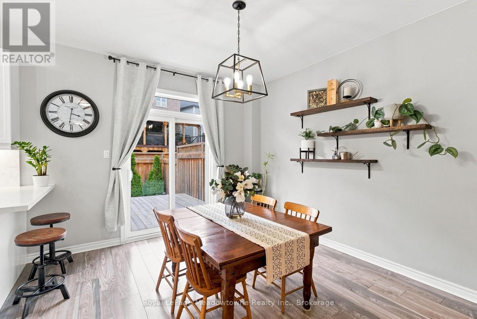 












140 LAURENDALE AVENUE

,
Georgina (Keswick South),




Ontario
L4P0C6

