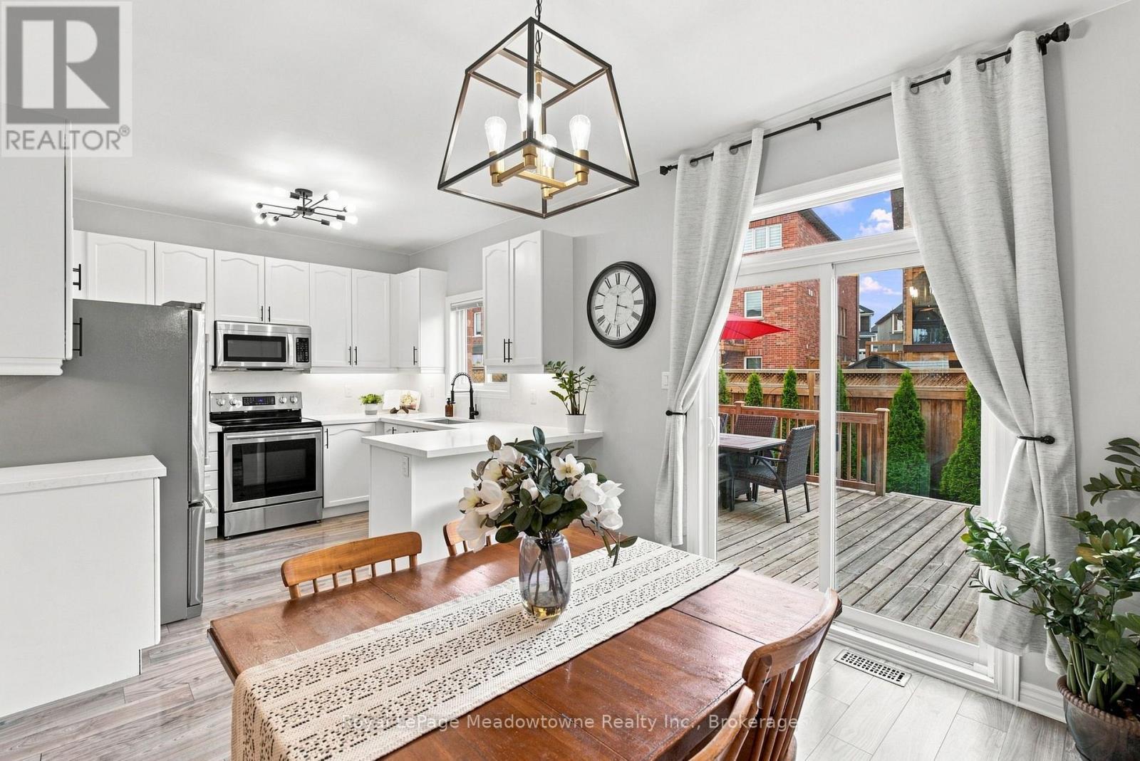 












140 LAURENDALE AVENUE

,
Georgina (Keswick South),




Ontario
L4P0C6

