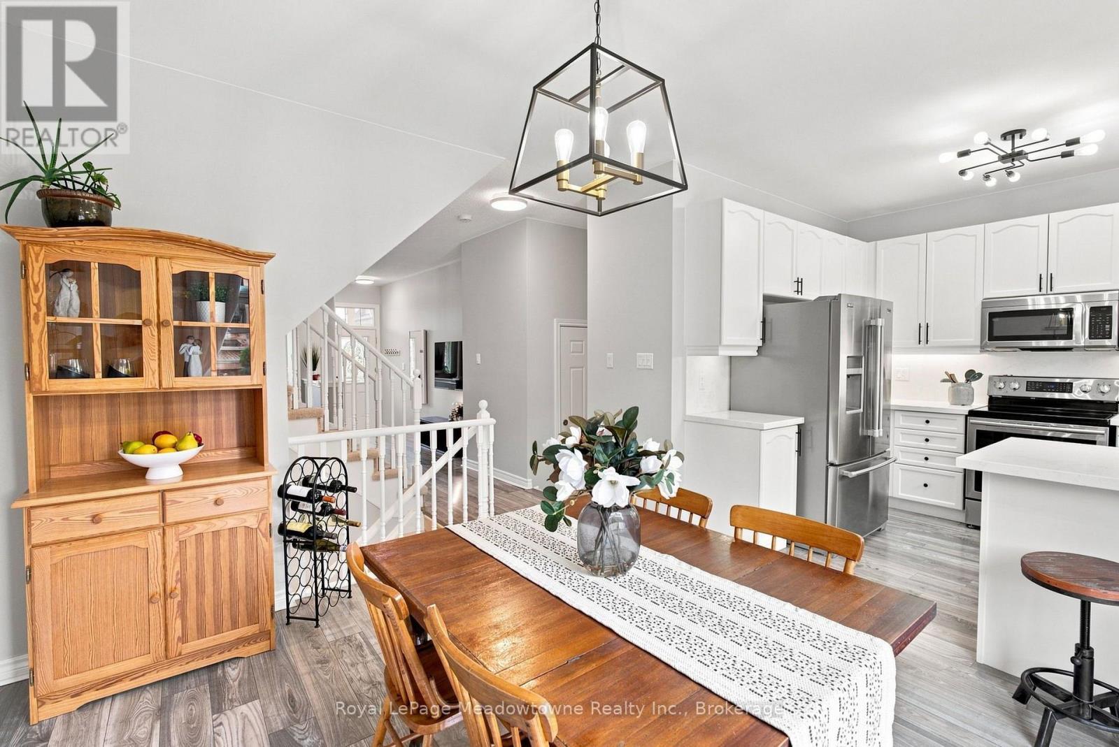 












140 LAURENDALE AVENUE

,
Georgina (Keswick South),




Ontario
L4P0C6

