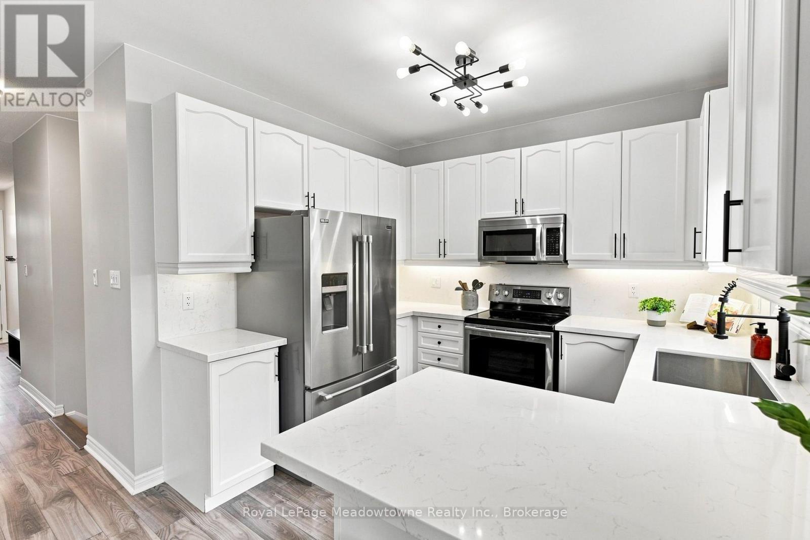 












140 LAURENDALE AVENUE

,
Georgina (Keswick South),




Ontario
L4P0C6

