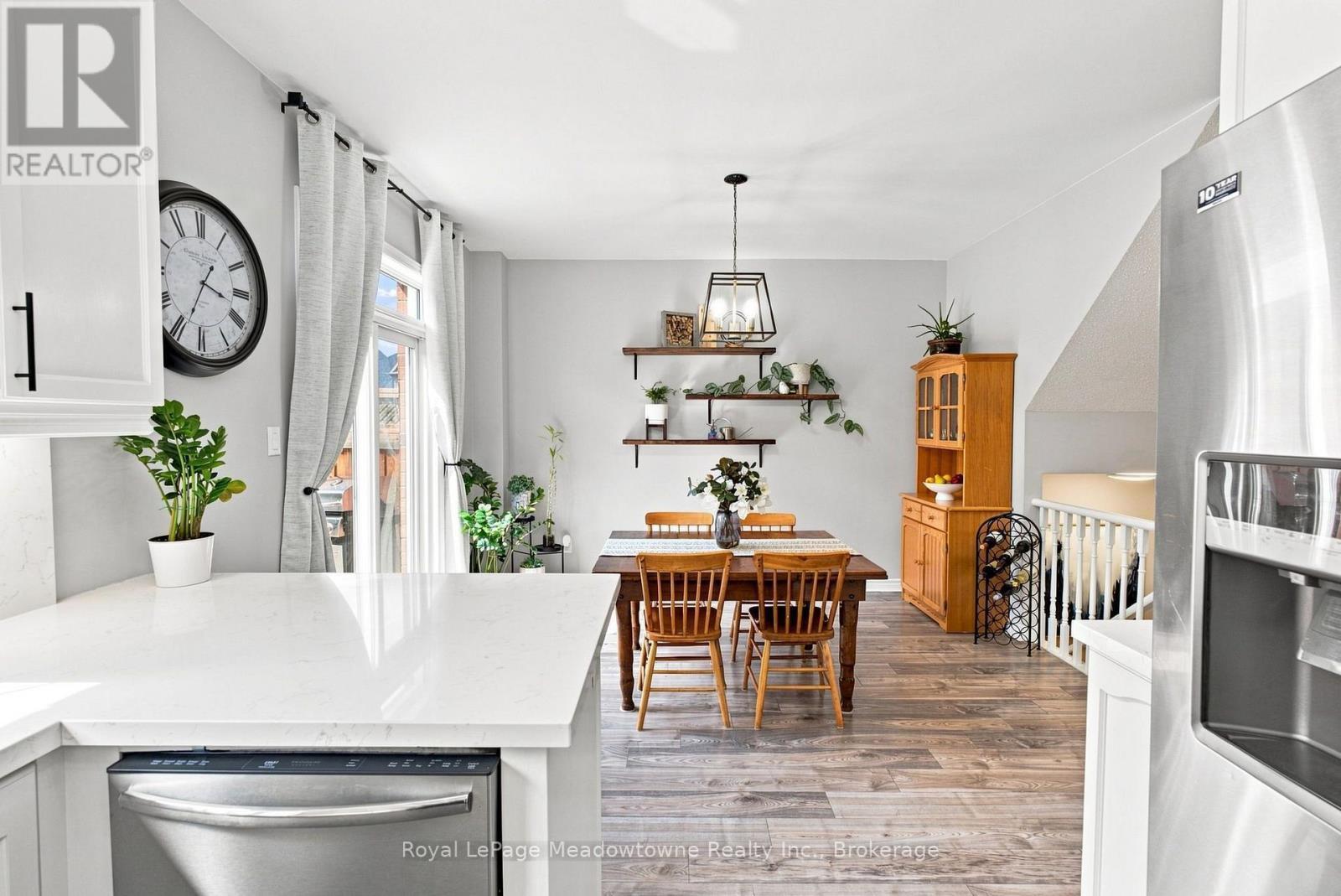 












140 LAURENDALE AVENUE

,
Georgina (Keswick South),




Ontario
L4P0C6

