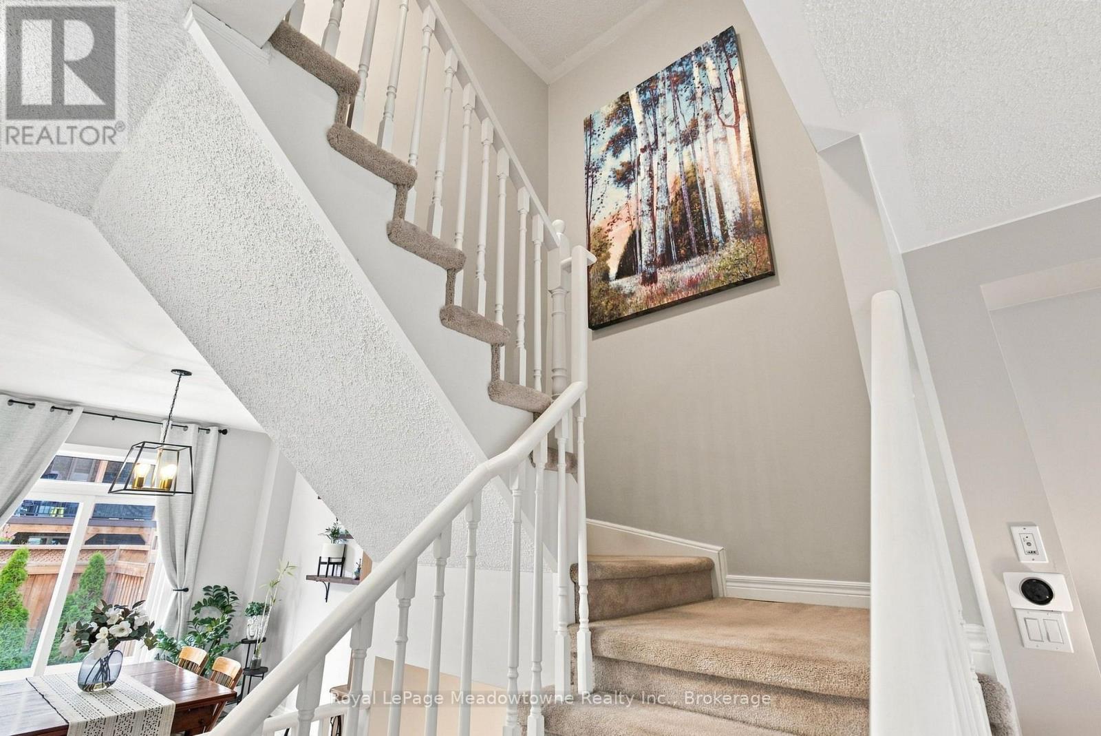 












140 LAURENDALE AVENUE

,
Georgina (Keswick South),




Ontario
L4P0C6

