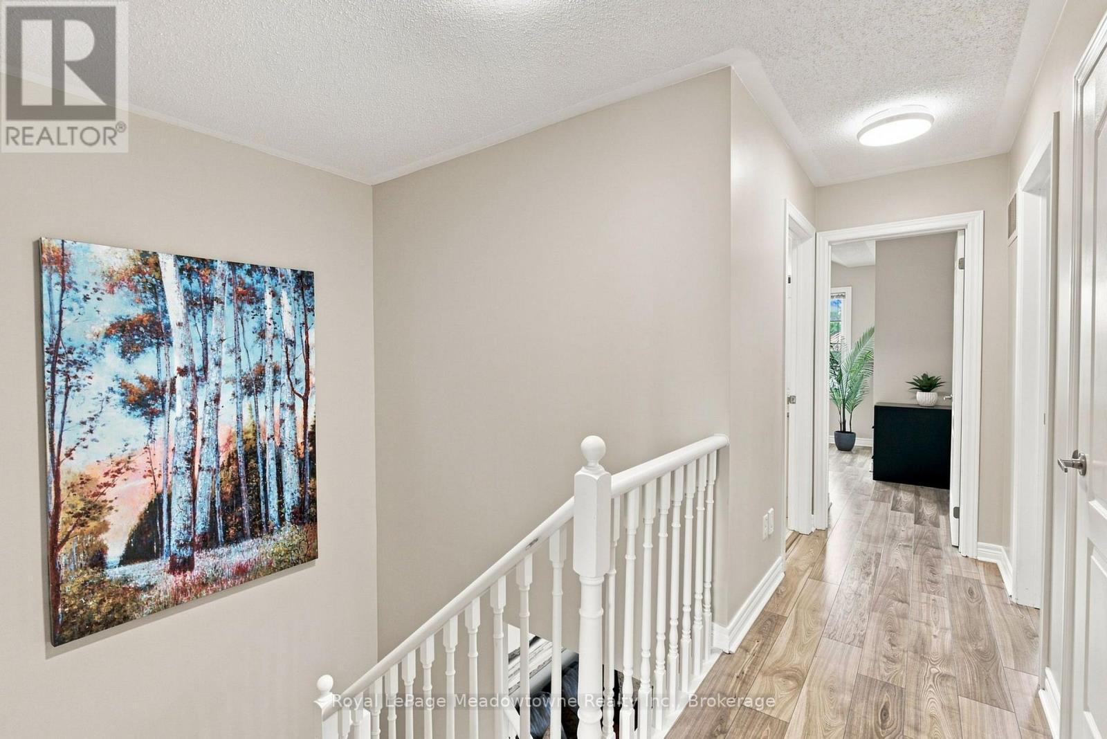 












140 LAURENDALE AVENUE

,
Georgina (Keswick South),




Ontario
L4P0C6

