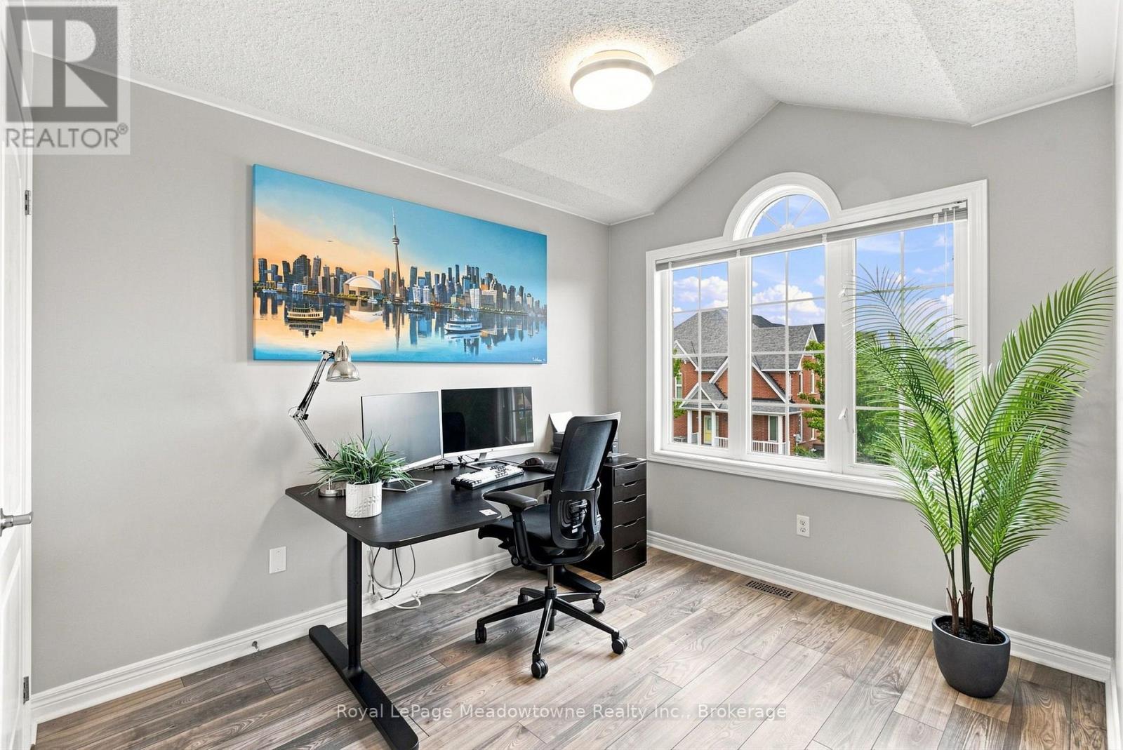 












140 LAURENDALE AVENUE

,
Georgina (Keswick South),




Ontario
L4P0C6

