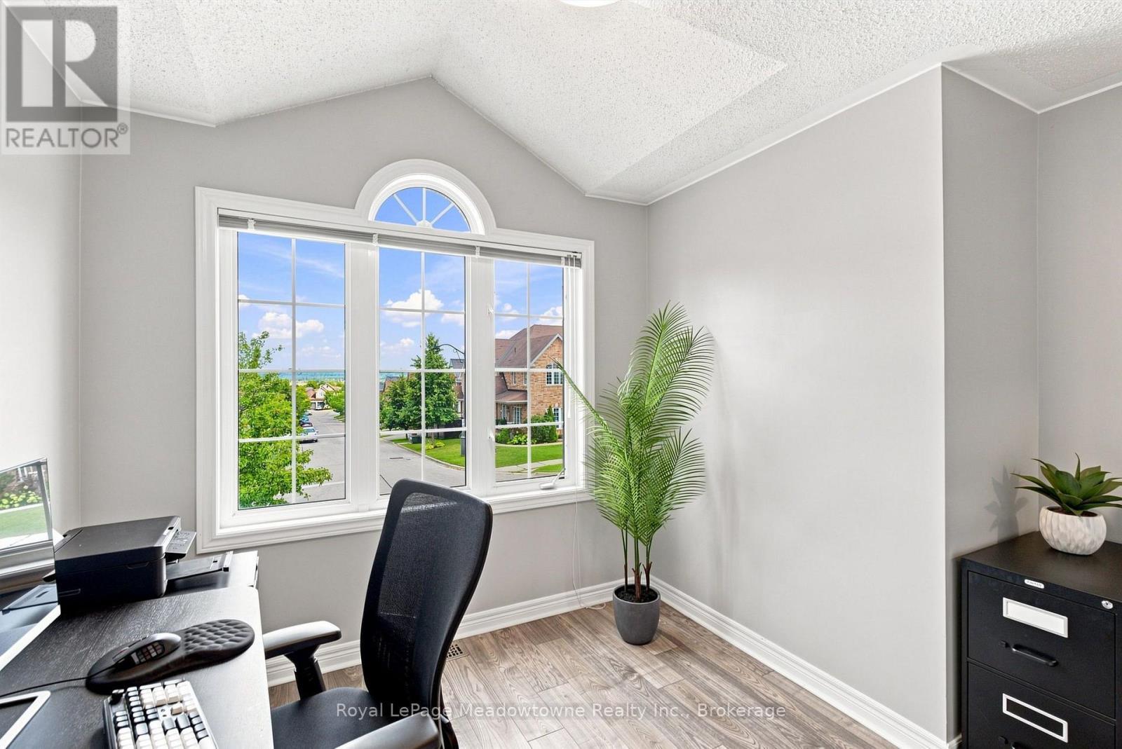 












140 LAURENDALE AVENUE

,
Georgina (Keswick South),




Ontario
L4P0C6

