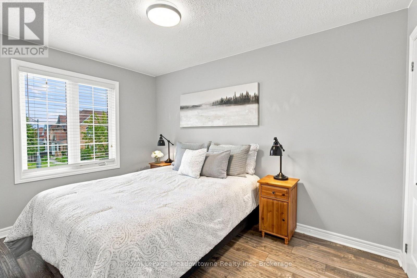 












140 LAURENDALE AVENUE

,
Georgina (Keswick South),




Ontario
L4P0C6

