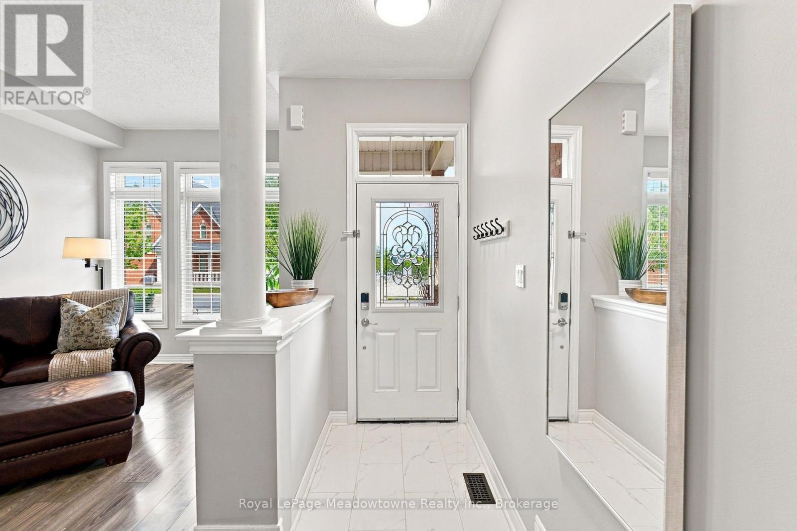 












140 LAURENDALE AVENUE

,
Georgina (Keswick South),




Ontario
L4P0C6

