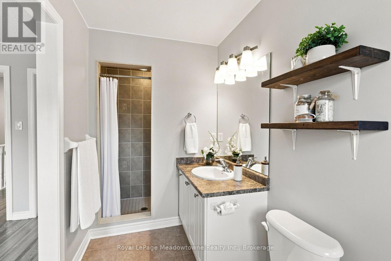 












140 LAURENDALE AVENUE

,
Georgina (Keswick South),




Ontario
L4P0C6

