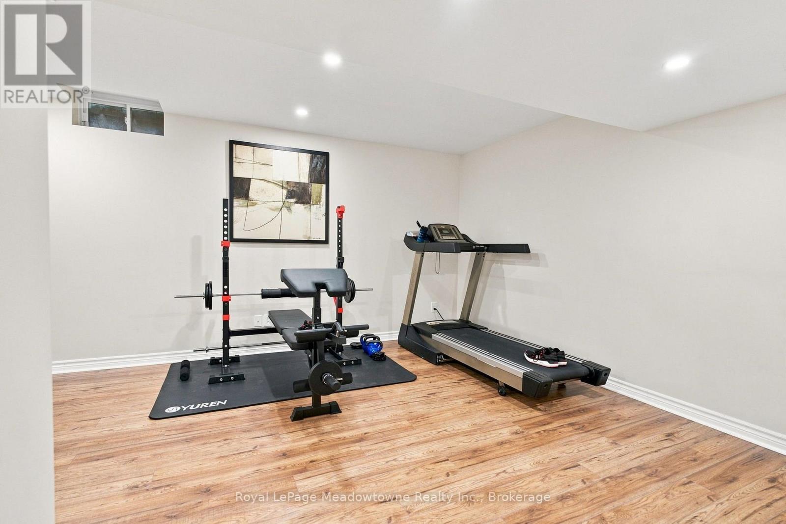 












140 LAURENDALE AVENUE

,
Georgina (Keswick South),




Ontario
L4P0C6

