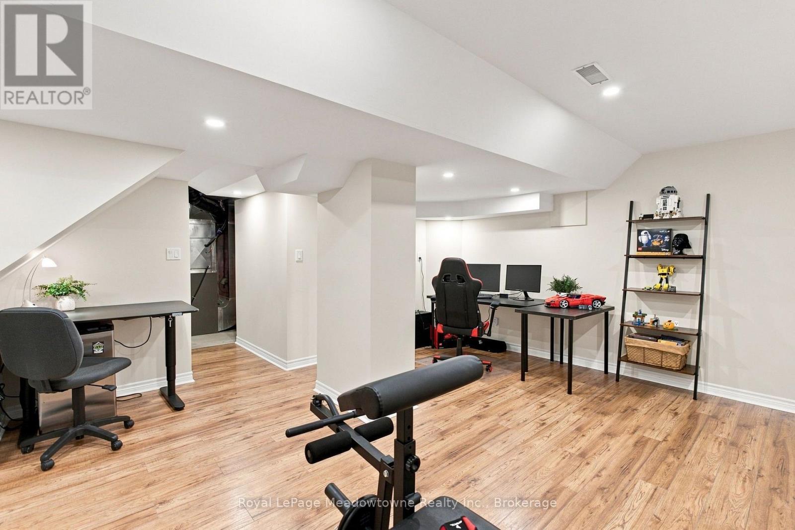 












140 LAURENDALE AVENUE

,
Georgina (Keswick South),




Ontario
L4P0C6

